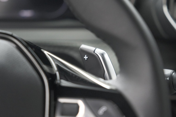 Peugeot 2008 1.2 Hybrid 145 Allure | Apple Carplay | Climate Control | Parkeersensoren Voor + Achter
