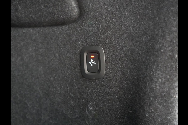Volvo XC40 Recharge Twin Ultimate 82 kWh 408pk Dealer O.H. | Trekhaak Af Fabriek | Panodak | Adaptive Cruise | 360 Camera | Sportstoelen Memory & Verwarmd | Harman / Kardon | Keyless | Blis | Google Assistent | Stuur Verwarmd | Apple Carplay |