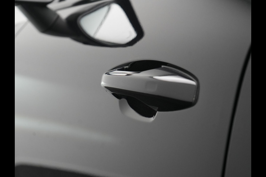 Volvo XC40 Recharge Twin Ultimate 82 kWh 408pk Dealer O.H. | Trekhaak Af Fabriek | Panodak | Adaptive Cruise | 360 Camera | Sportstoelen Memory & Verwarmd | Harman / Kardon | Keyless | Blis | Google Assistent | Stuur Verwarmd | Apple Carplay |