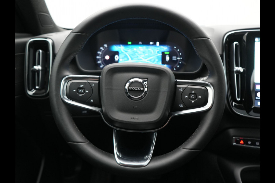 Volvo XC40 Recharge Twin Ultimate 82 kWh 408pk Dealer O.H. | Trekhaak Af Fabriek | Panodak | Adaptive Cruise | 360 Camera | Sportstoelen Memory & Verwarmd | Harman / Kardon | Keyless | Blis | Google Assistent | Stuur Verwarmd | Apple Carplay |