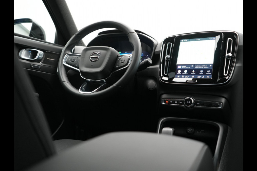 Volvo XC40 Recharge Twin Ultimate 82 kWh 408pk Dealer O.H. | Trekhaak Af Fabriek | Panodak | Adaptive Cruise | 360 Camera | Sportstoelen Memory & Verwarmd | Harman / Kardon | Keyless | Blis | Google Assistent | Stuur Verwarmd | Apple Carplay |