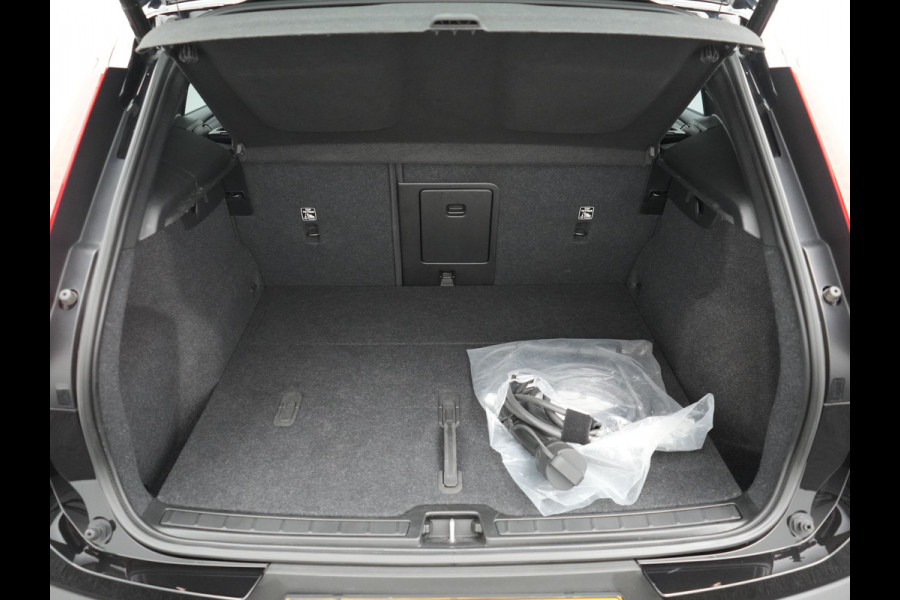 Volvo XC40 Recharge Twin Ultimate 82 kWh 408pk Dealer O.H. | Trekhaak Af Fabriek | Panodak | Adaptive Cruise | 360 Camera | Sportstoelen Memory & Verwarmd | Harman / Kardon | Keyless | Blis | Google Assistent | Stuur Verwarmd | Apple Carplay |