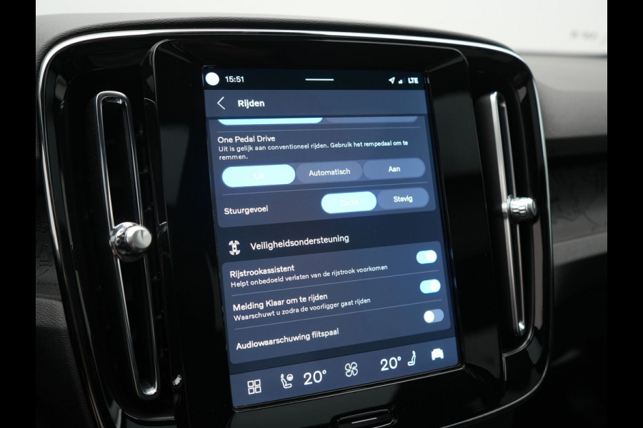 Volvo XC40 Recharge Twin Ultimate 82 kWh 408pk Dealer O.H. | Trekhaak Af Fabriek | Panodak | Adaptive Cruise | 360 Camera | Sportstoelen Memory & Verwarmd | Harman / Kardon | Keyless | Blis | Google Assistent | Stuur Verwarmd | Apple Carplay |