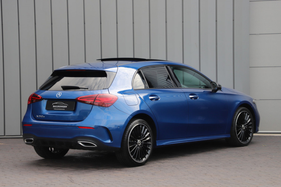 Mercedes-Benz A-Klasse 250e AMG | 218PK | Head-up | Memory | Keyless-go | Sfeerverlichting | Distronic+ | Pano | Multibeam | Standkachel | 2024.