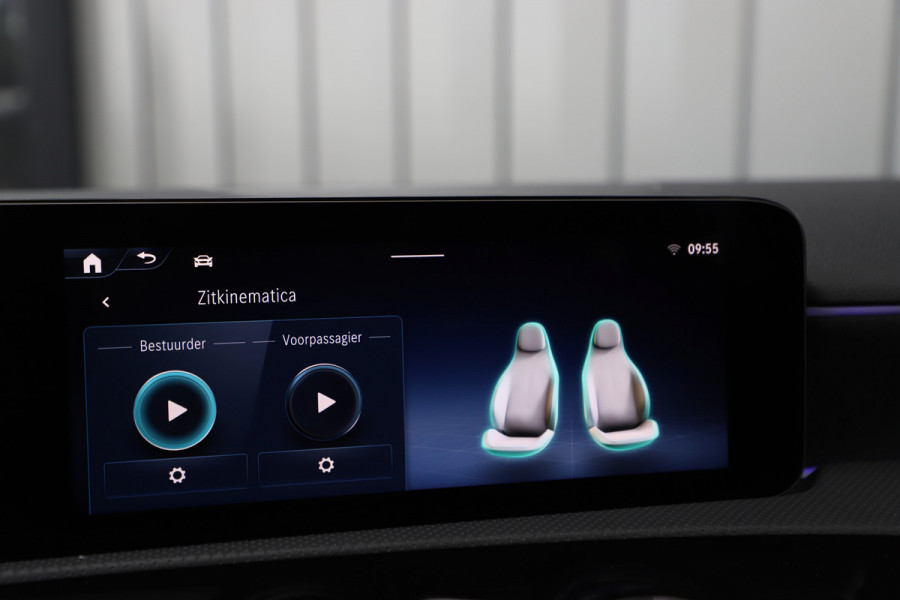 Mercedes-Benz A-Klasse 250e AMG | 218PK | Head-up | Memory | Keyless-go | Sfeerverlichting | Distronic+ | Pano | Multibeam | Standkachel | 2024.