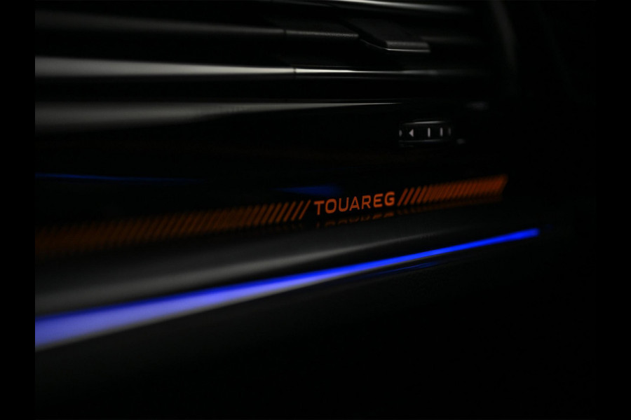 Volkswagen Touareg 3.0 TSi eHybrid 4MOTION R | 462PK | Panoramadak | SOH 95% | Night Vision | Massage + Ventilatie | HUD | Dynaudio | Luchtvering | Adaptive Cruise | Ambiance Interieur | Keyless Entry | Stoelverwarming V+A | Stuurverwarming | Trekhaak |