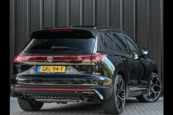 Volkswagen Touareg 3.0 TSi eHybrid 4MOTION R | 462PK | Panoramadak | SOH 95% | Night Vision | Massage + Ventilatie | HUD | Dynaudio | Luchtvering | Adaptive Cruise | Ambiance Interieur | Keyless Entry | Stoelverwarming V+A | Stuurverwarming | Trekhaak |
