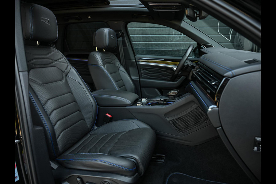 Volkswagen Touareg 3.0 TSi eHybrid 4MOTION R | 462PK | Panoramadak | SOH 95% | Night Vision | Massage + Ventilatie | HUD | Dynaudio | Luchtvering | Adaptive Cruise | Ambiance Interieur | Keyless Entry | Stoelverwarming V+A | Stuurverwarming | Trekhaak |
