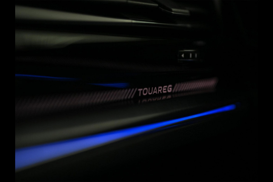 Volkswagen Touareg 3.0 TSi eHybrid 4MOTION R | 462PK | Panoramadak | SOH 95% | Night Vision | Massage + Ventilatie | HUD | Dynaudio | Luchtvering | Adaptive Cruise | Ambiance Interieur | Keyless Entry | Stoelverwarming V+A | Stuurverwarming | Trekhaak |