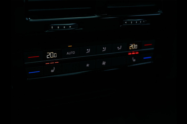 Volkswagen Touareg 3.0 TSi eHybrid 4MOTION R | 462PK | Panoramadak | SOH 95% | Night Vision | Massage + Ventilatie | HUD | Dynaudio | Luchtvering | Adaptive Cruise | Ambiance Interieur | Keyless Entry | Stoelverwarming V+A | Stuurverwarming | Trekhaak |