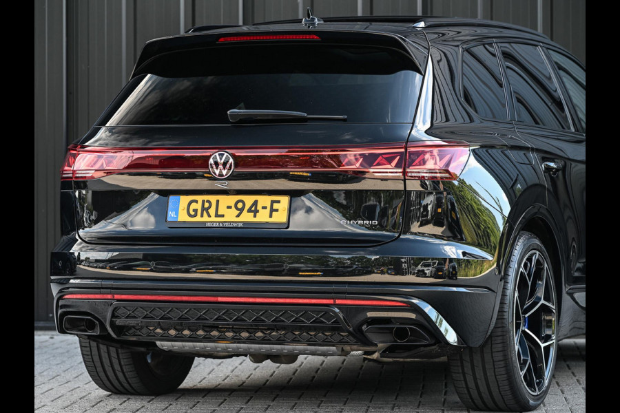 Volkswagen Touareg 3.0 TSi eHybrid 4MOTION R | 462PK | Panoramadak | SOH 95% | Night Vision | Massage + Ventilatie | HUD | Dynaudio | Luchtvering | Adaptive Cruise | Ambiance Interieur | Keyless Entry | Stoelverwarming V+A | Stuurverwarming | Trekhaak |