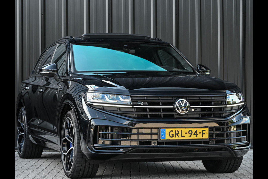 Volkswagen Touareg 3.0 TSi eHybrid 4MOTION R | 462PK | Panoramadak | SOH 95% | Night Vision | Massage + Ventilatie | HUD | Dynaudio | Luchtvering | Adaptive Cruise | Ambiance Interieur | Keyless Entry | Stoelverwarming V+A | Stuurverwarming | Trekhaak |