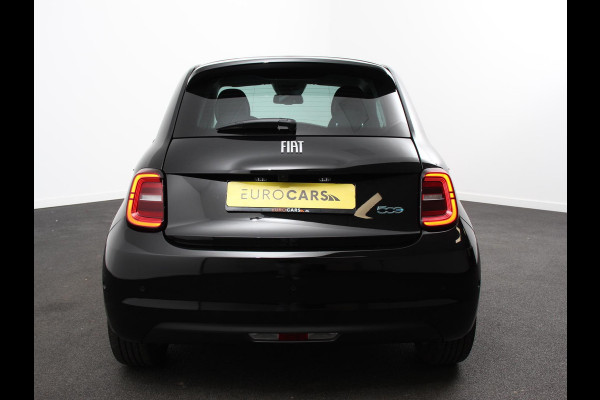 Fiat 500E Icon 42 kWh Navigatie Apple CarPlay Android Auto Camera Parkeerhulp Adaptive Cruise Control Stoelverwarming Climate Control Lichtmetalen velgen