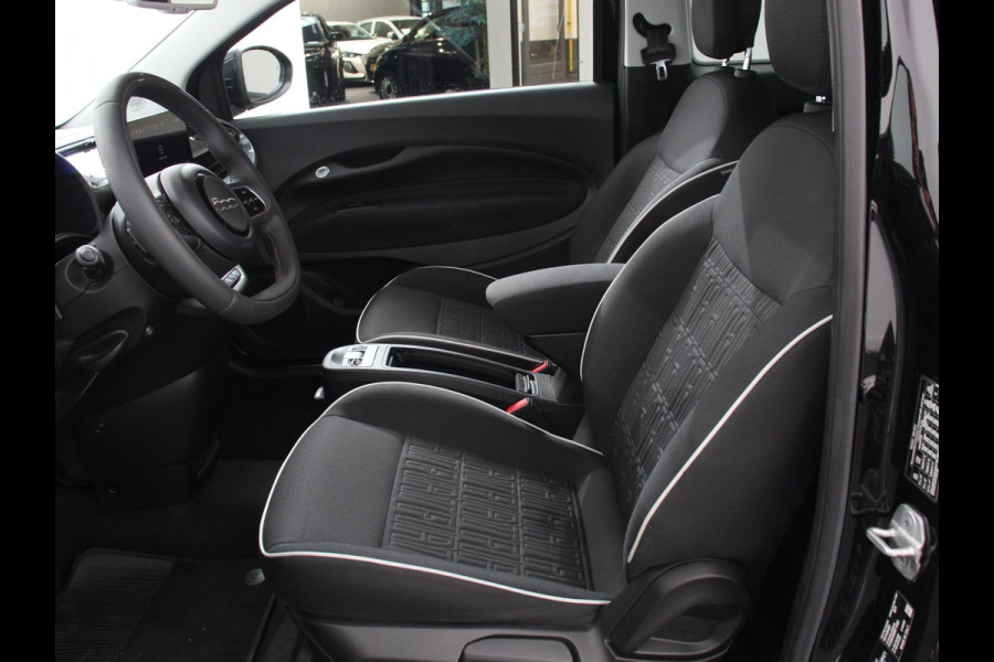 Fiat 500E Icon 42 kWh Navigatie Apple CarPlay Android Auto Camera Parkeerhulp Adaptive Cruise Control Stoelverwarming Climate Control Lichtmetalen velgen