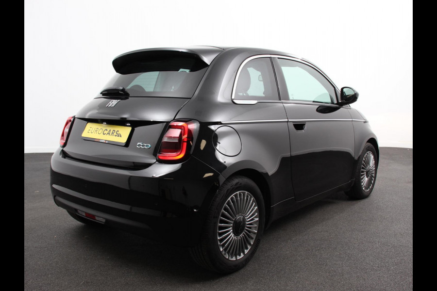 Fiat 500E Icon 42 kWh Navigatie Apple CarPlay Android Auto Camera Parkeerhulp Adaptive Cruise Control Stoelverwarming Climate Control Lichtmetalen velgen