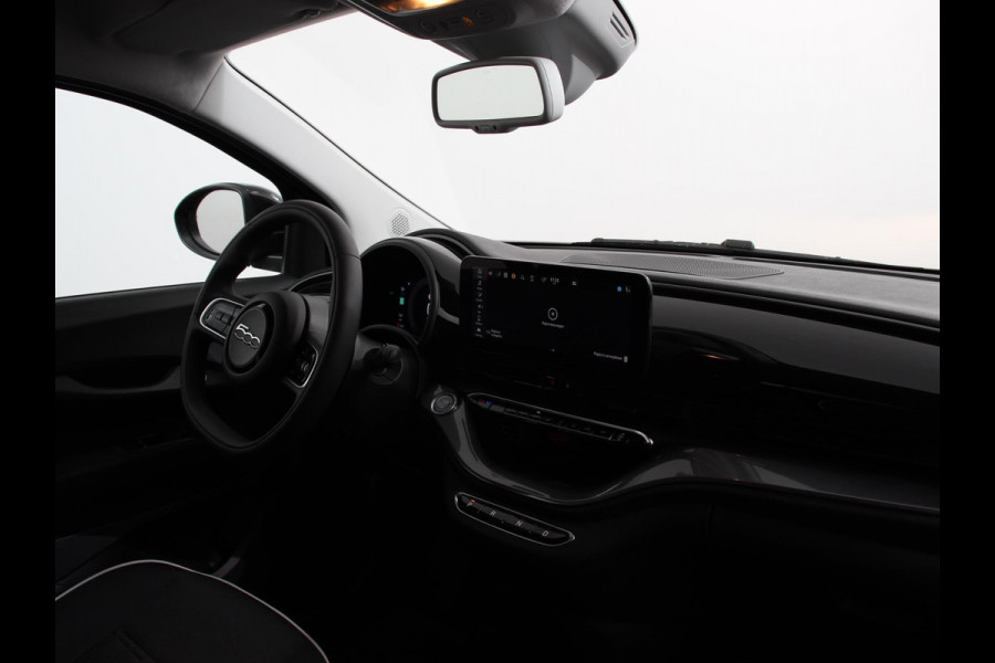 Fiat 500E Icon 42 kWh Navigatie Apple CarPlay Android Auto Camera Parkeerhulp Adaptive Cruise Control Stoelverwarming Climate Control Lichtmetalen velgen