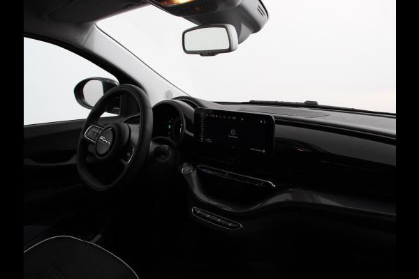 Fiat 500E Icon 42 kWh Navigatie Apple CarPlay Android Auto Camera Parkeerhulp Adaptive Cruise Control Stoelverwarming Climate Control Lichtmetalen velgen