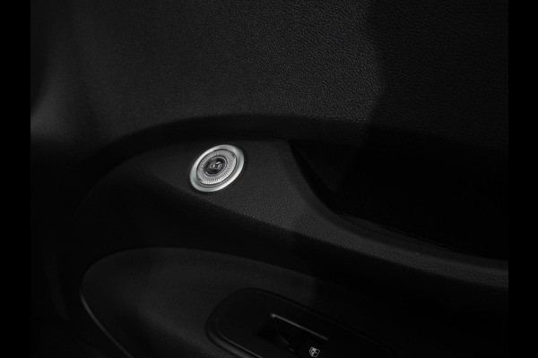 Fiat 500E Icon 42 kWh Navigatie Apple CarPlay Android Auto Camera Parkeerhulp Adaptive Cruise Control Stoelverwarming Climate Control Lichtmetalen velgen