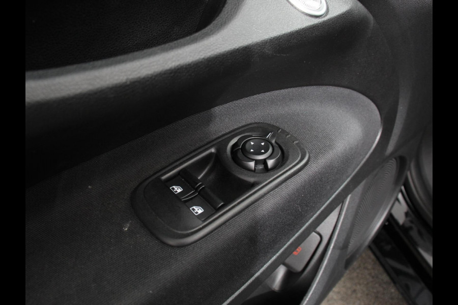 Fiat 500E Icon 42 kWh Navigatie Apple CarPlay Android Auto Camera Parkeerhulp Adaptive Cruise Control Stoelverwarming Climate Control Lichtmetalen velgen