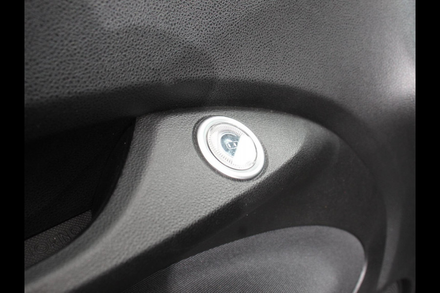 Fiat 500E Icon 42 kWh Navigatie Apple CarPlay Android Auto Camera Parkeerhulp Adaptive Cruise Control Stoelverwarming Climate Control Lichtmetalen velgen