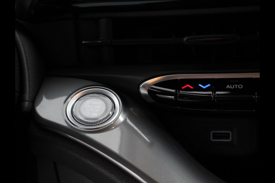 Fiat 500E Icon 42 kWh Navigatie Apple CarPlay Android Auto Camera Parkeerhulp Adaptive Cruise Control Stoelverwarming Climate Control Lichtmetalen velgen