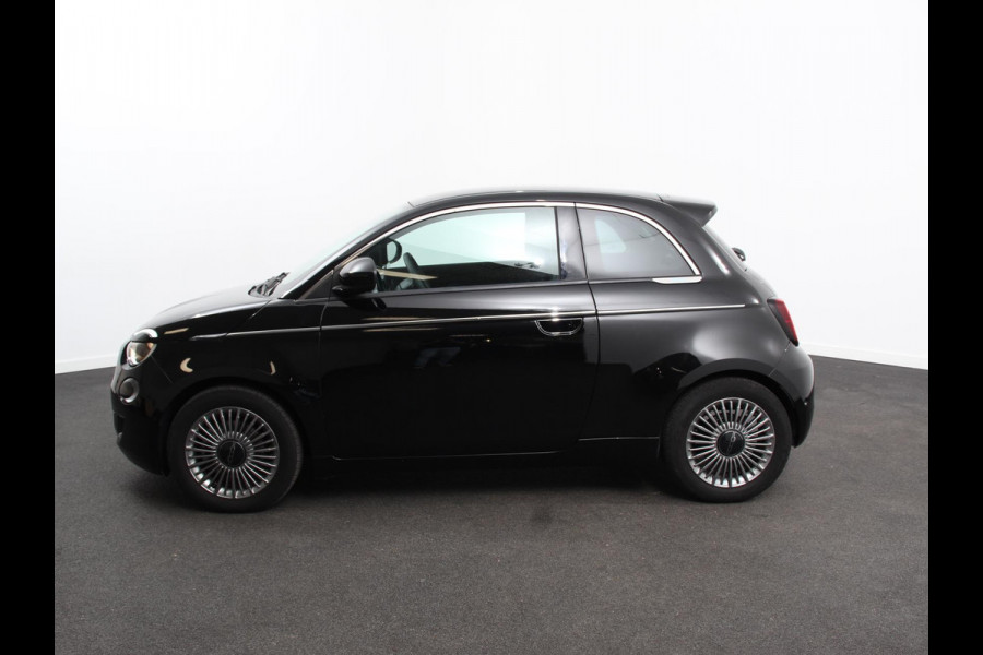 Fiat 500E Icon 42 kWh Navigatie Apple CarPlay Android Auto Camera Parkeerhulp Adaptive Cruise Control Stoelverwarming Climate Control Lichtmetalen velgen