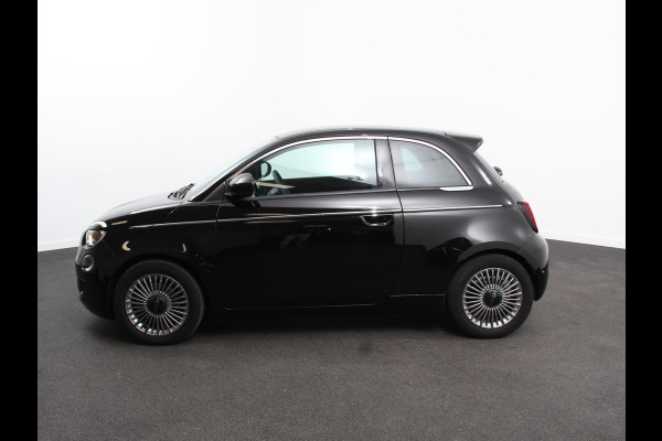 Fiat 500E Icon 42 kWh Navigatie Apple CarPlay Android Auto Camera Parkeerhulp Adaptive Cruise Control Stoelverwarming Climate Control Lichtmetalen velgen