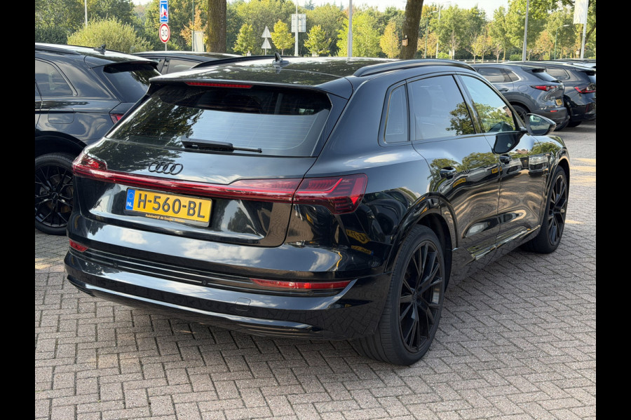 Audi e-tron e-tron 50 quattro Launch edition plus 71 kWh / SoH 90,2% / Panoramadak / Camera / Leder / 20'' / Luchtvering / Parkeerhulp V+A / ACC / Navigatie / Stoelverwarming