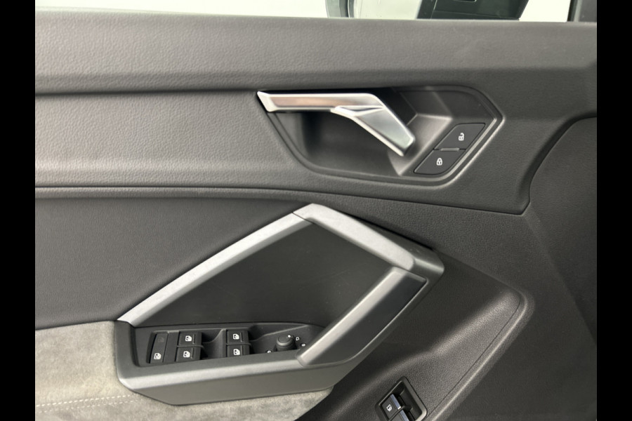 Audi Q3 45 TFSIe 245 PK S-Line Black Ed. Adapt.Cruise/Dodehoek/Carplay/LED+