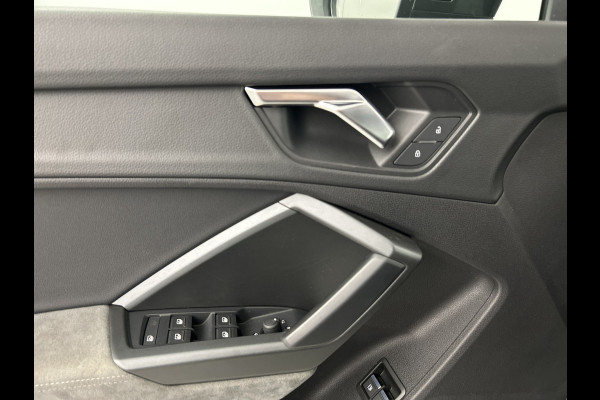 Audi Q3 45 TFSIe 245 PK S-Line Black Ed. Adapt.Cruise/Dodehoek/Carplay/LED+