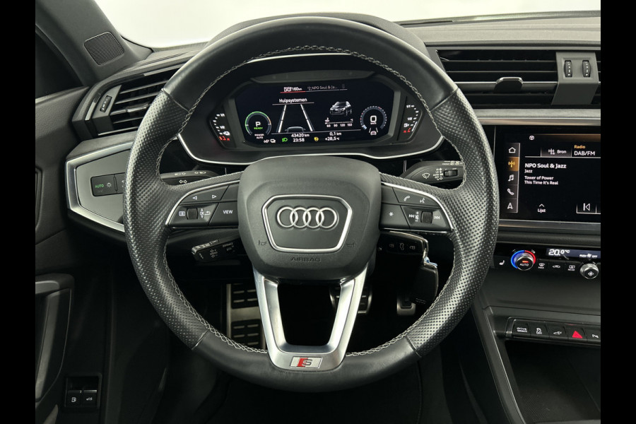 Audi Q3 45 TFSIe 245 PK S-Line Black Ed. Adapt.Cruise/Dodehoek/Carplay/LED+