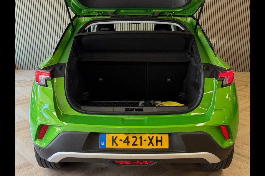 Opel Mokka-e Ultimate 50-kWh 11kw bl SOH 90.5% CAMERA CRUISE APPLE CARPLAY PDC STOEL & STUURVERWARMING AIRCO LANE ASSIST NAVIGATIE