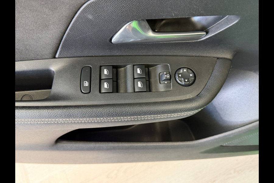 Opel Mokka-e Ultimate 50-kWh 11kw bl SOH 90.5% CAMERA CRUISE APPLE CARPLAY PDC STOEL & STUURVERWARMING AIRCO LANE ASSIST NAVIGATIE