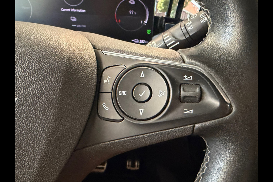 Opel Mokka-e Ultimate 50-kWh 11kw bl SOH 90.5% CAMERA CRUISE APPLE CARPLAY PDC STOEL & STUURVERWARMING AIRCO LANE ASSIST NAVIGATIE