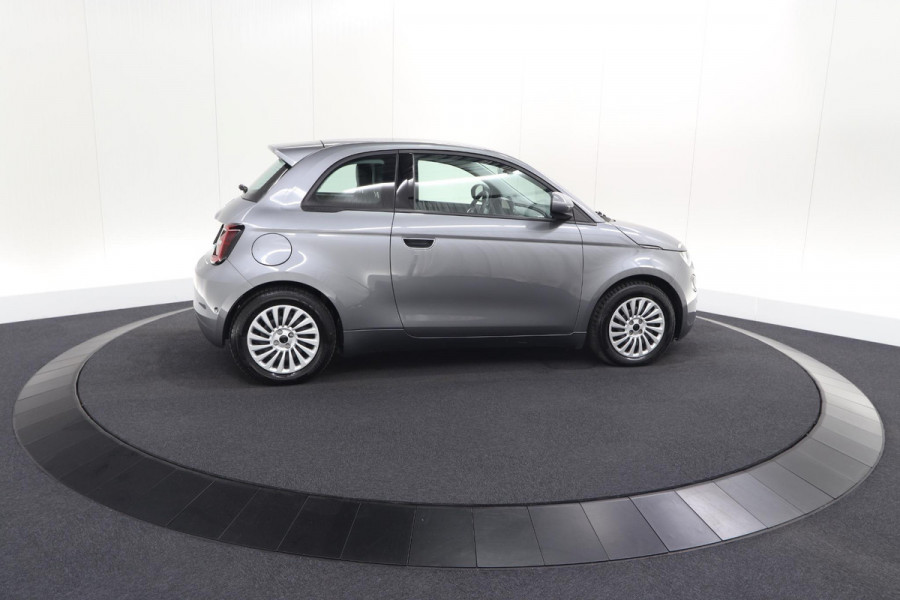 Fiat 500 Urban 42 kWh | SOH 97.6% | 3 Fase Laadfunctie | Camera | Apple Carplay | Parkeersensoren
