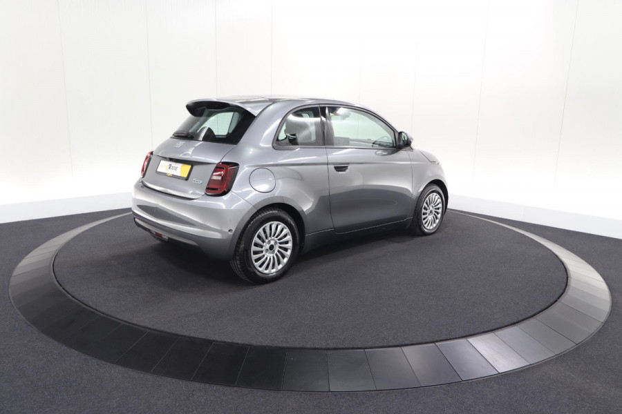 Fiat 500 Urban 42 kWh | SOH 97.6% | 3 Fase Laadfunctie | Camera | Apple Carplay | Parkeersensoren