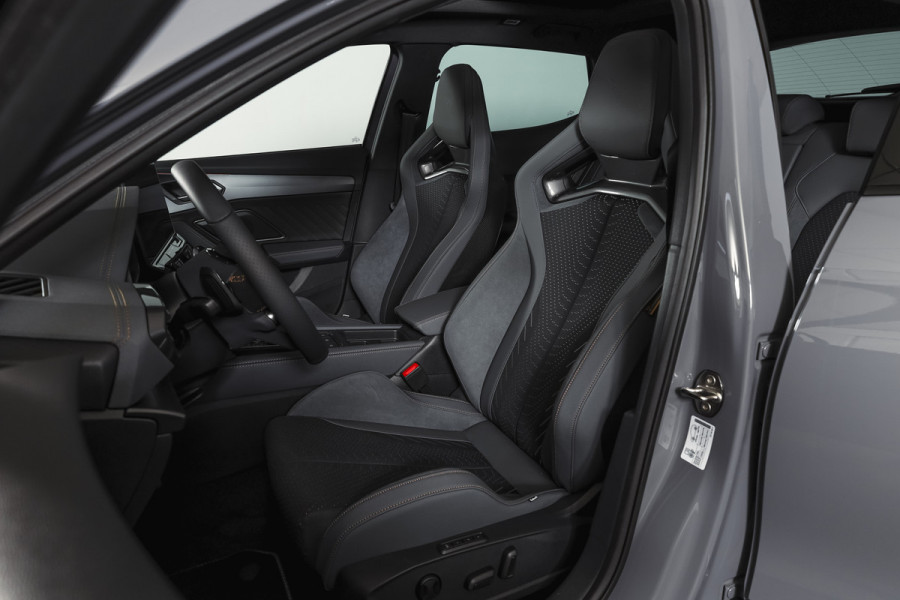 CUPRA Formentor 1.5 TSI e-Hybrid 272 PK VZ Extreme | S/k-Panodak | Dig. Cockpit | Adapt. Cruise | Stoel-+ Stuurverw. PDC | 360 Camera | NAV + App. Connect | ECC | Elek. Klep | LM 19" | 0683