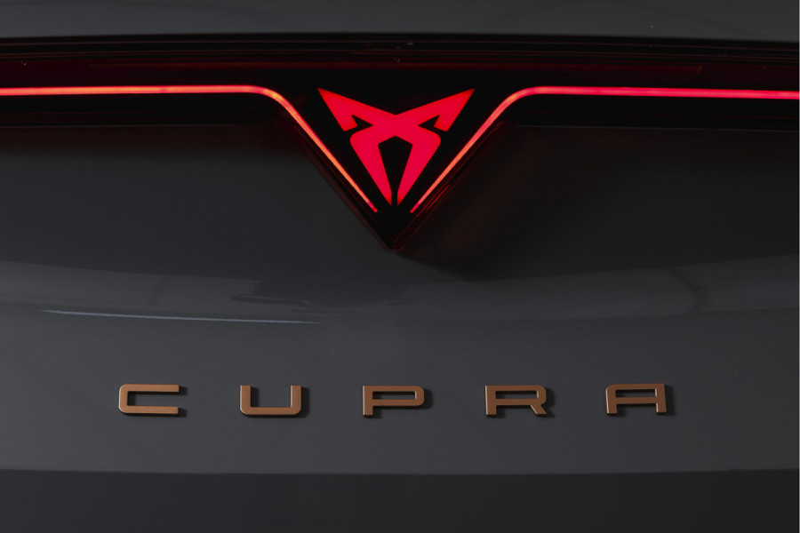 CUPRA Formentor 1.5 TSI e-Hybrid 272 PK VZ Extreme | S/k-Panodak | Dig. Cockpit | Adapt. Cruise | Stoel-+ Stuurverw. PDC | 360 Camera | NAV + App. Connect | ECC | Elek. Klep | LM 19" | 0683