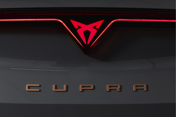 CUPRA Formentor 1.5 TSI e-Hybrid 272 PK VZ Extreme | S/k-Panodak | Dig. Cockpit | Adapt. Cruise | Stoel-+ Stuurverw. PDC | 360 Camera | NAV + App. Connect | ECC | Elek. Klep | LM 19" | 0683