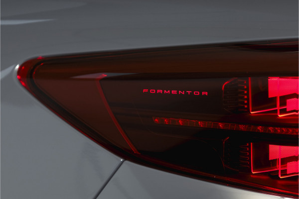 CUPRA Formentor 1.5 TSI e-Hybrid 272 PK VZ Extreme | S/k-Panodak | Dig. Cockpit | Adapt. Cruise | Stoel-+ Stuurverw. PDC | 360 Camera | NAV + App. Connect | ECC | Elek. Klep | LM 19" | 0683