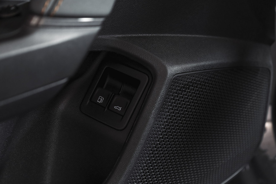 CUPRA Formentor 1.5 TSI e-Hybrid 272 PK VZ Extreme | S/k-Panodak | Dig. Cockpit | Adapt. Cruise | Stoel-+ Stuurverw. PDC | 360 Camera | NAV + App. Connect | ECC | Elek. Klep | LM 19" | 0683