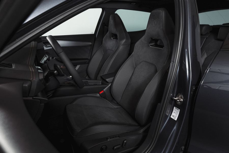 CUPRA Formentor 1.5 TSI e-Hybrid 272 PK VZ Performance | S/K-Panodak | Dig. Cockpit | Adapt. Cruise | Stoel-+Stuurverw. | PDC | 360 Camera | NAV + App. Connect | ECC | Elek. Klep | LM 19" | 7134