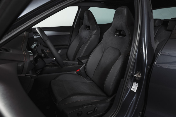 CUPRA Formentor 1.5 TSI e-Hybrid 272 PK VZ Performance | S/K-Panodak | Dig. Cockpit | Adapt. Cruise | Stoel-+Stuurverw. | PDC | 360 Camera | NAV + App. Connect | ECC | Elek. Klep | LM 19" | 7134