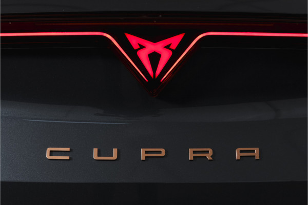 CUPRA Formentor 1.5 TSI e-Hybrid 272 PK VZ Performance | S/K-Panodak | Dig. Cockpit | Adapt. Cruise | Stoel-+Stuurverw. | PDC | 360 Camera | NAV + App. Connect | ECC | Elek. Klep | LM 19" | 7134