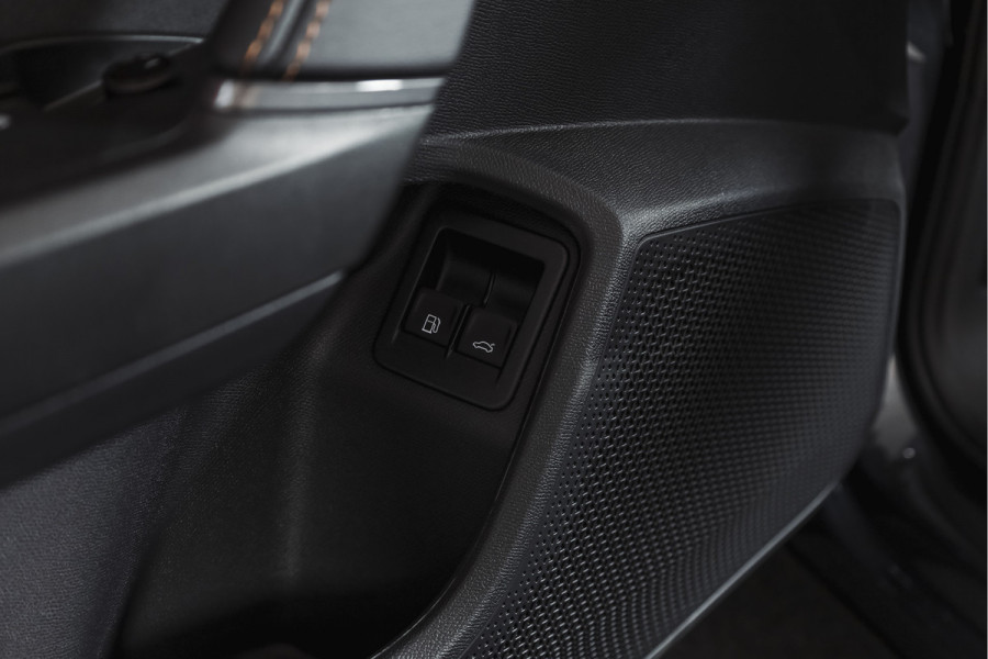 CUPRA Formentor 1.5 TSI e-Hybrid 272 PK VZ Performance | S/K-Panodak | Dig. Cockpit | Adapt. Cruise | Stoel-+Stuurverw. | PDC | 360 Camera | NAV + App. Connect | ECC | Elek. Klep | LM 19" | 7134