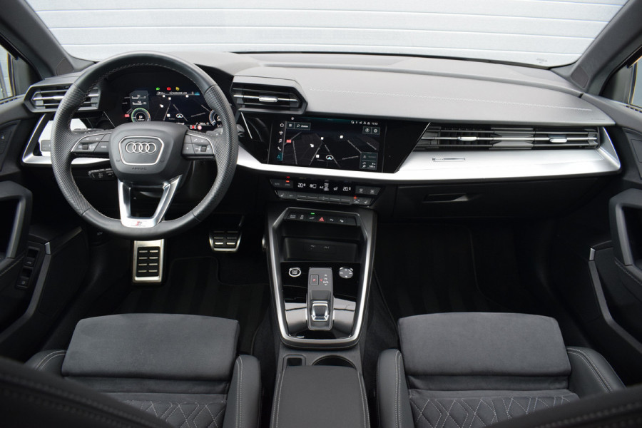 Audi A3 Sportback 45 TFSI e S-edition Competition | Pano | B&O | Head-Up