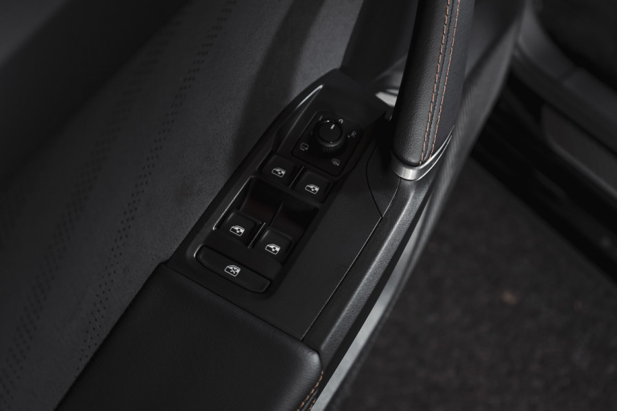 CUPRA Formentor 1.5 TSI e-Hybrid 272 PK VZ Performance | S/K-Panodak | Dig. Cockpit | Adapt. Cruise | Stoel-+Stuurverw. | PDC | 360 Camera | NAV + App. Connect | ECC | Elek. Klep | LM 19" | 6971