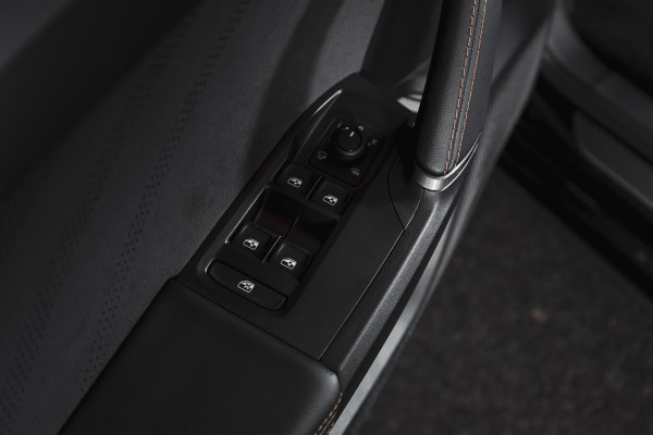 CUPRA Formentor 1.5 TSI e-Hybrid 272 PK VZ Performance | S/K-Panodak | Dig. Cockpit | Adapt. Cruise | Stoel-+Stuurverw. | PDC | 360 Camera | NAV + App. Connect | ECC | Elek. Klep | LM 19" | 6971