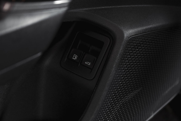 CUPRA Formentor 1.5 TSI e-Hybrid 272 PK VZ Performance | S/K-Panodak | Dig. Cockpit | Adapt. Cruise | Stoel-+Stuurverw. | PDC | 360 Camera | NAV + App. Connect | ECC | Elek. Klep | LM 19" | 6971