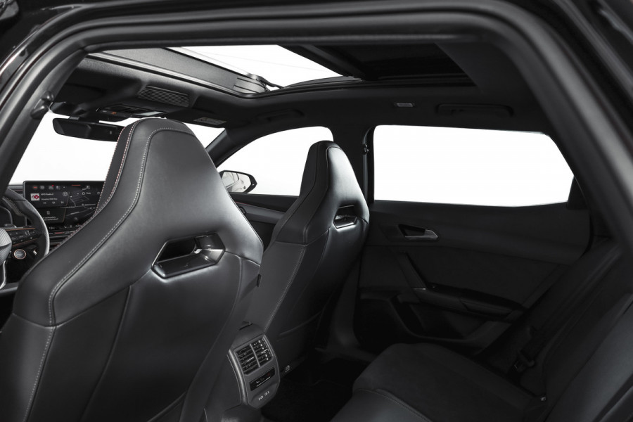 CUPRA Formentor 1.5 TSI e-Hybrid 272 PK VZ Performance | S/K-Panodak | Dig. Cockpit | Adapt. Cruise | Stoel-+Stuurverw. | PDC | 360 Camera | NAV + App. Connect | ECC | Elek. Klep | LM 19" | 6971